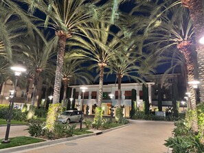 Exterior - high end studio apartment with pool, fitness room. 1.5 miles to UCI and Airport. (Irvine)