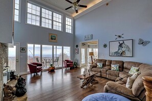 TV, fireplace, video games, ping pong - A Skyline‑Level Gatlinburg Retreat (Gatlinburg)