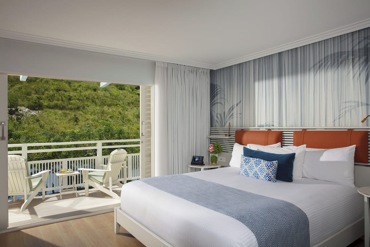 Premium bedding, laptop workspace, iron/ironing board, free WiFi