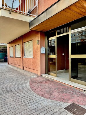 Departamento, 3 habitaciones, para fumadores, vista al jardín | Detalle exterior