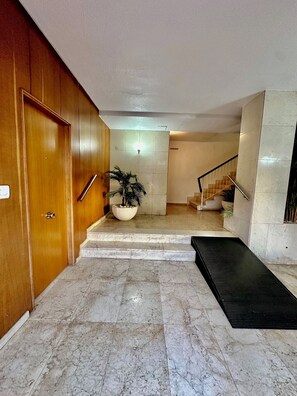 Apartment, 3 Bedrooms, Smoking, Garden View | Interior