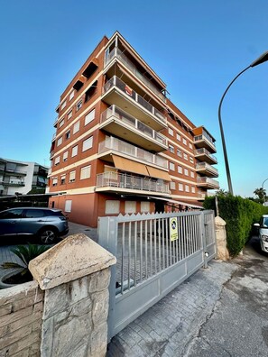 アパートメント 3 ベッドルーム 喫煙可 ガーデンビュー | 外観