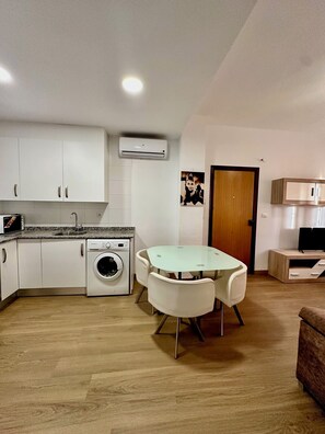 Apartment, 3 Bedrooms, Smoking, Garden View | Laundry