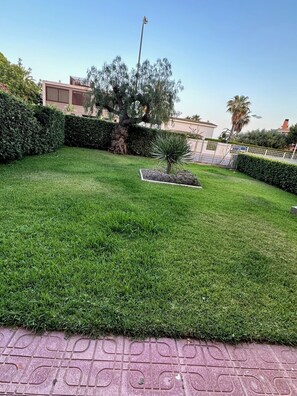 Apartment, 3 Bedrooms, Smoking, Garden View | Property grounds