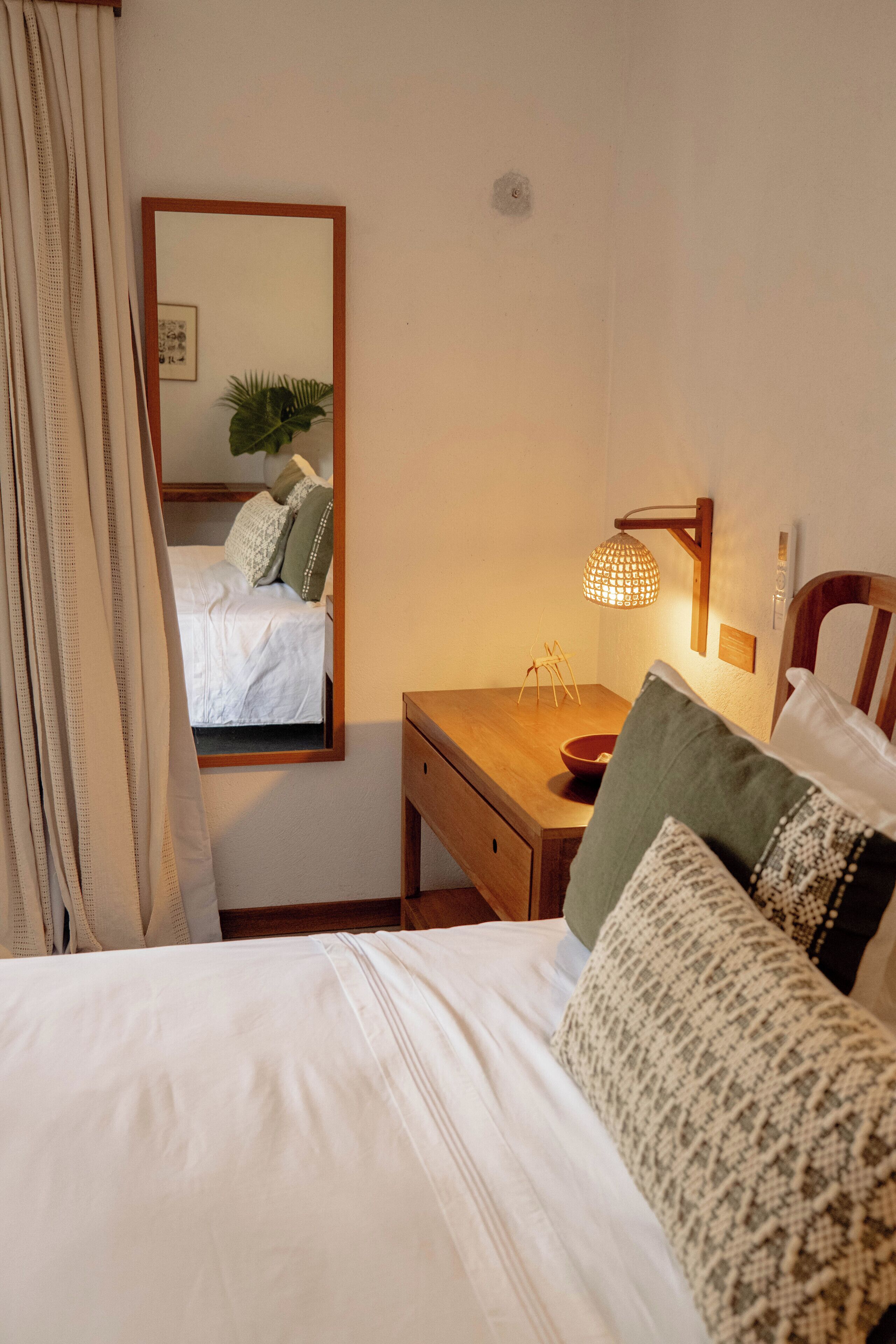 Chambre Double Standard, vue jardin | Espace de travail pour ordinateur portable, rideaux occultants