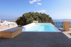 Bañera de hidromasaje al aire libre