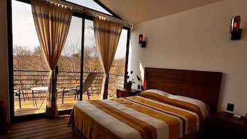 Deluxe Cabin, Hill View | In-room safe, soundproofing, iron/ironing board, free WiFi