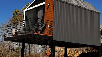 Deluxe Cabin, Hill View | In-room safe, soundproofing, iron/ironing board, free WiFi