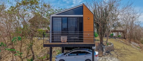 Deluxe Cabin, Hill View