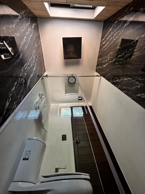 Baita Deluxe, vista collina | Bagno | Doccia, asciugacapelli, asciugamani, sapone