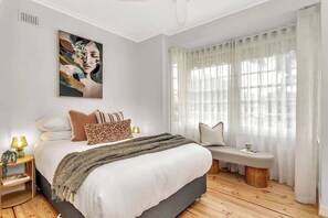 2 bedrooms, desk, iron/ironing board, WiFi