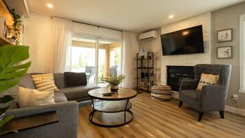 Télévision, cheminée