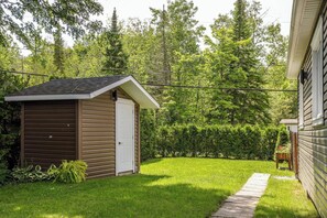 Exterior - Chalet directly on the shores of magnificent Lake Lovering (Magog)