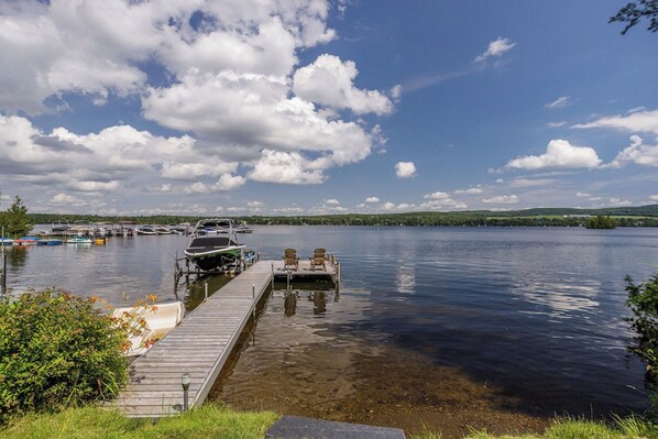 Marina - Chalet directly on the shores of magnificent Lake Lovering (Magog)