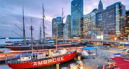Walk to One World Trade + Fitness Room & Wi-Fi