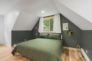 3 bedrooms, travel crib, free WiFi, bed sheets