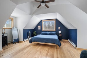 3 bedrooms, travel crib, free WiFi, bed sheets - Oasis on 10 Acres, firepits, 15 mins to Harbor Springs, Petoskey, sleeps 14 (Alanson)