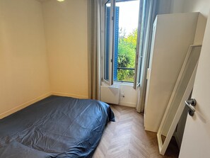 1 chambre, fer et planche à repasser, Wi-Fi, draps fournis