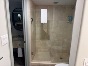 Shower, jetted tub, hair dryer, towels