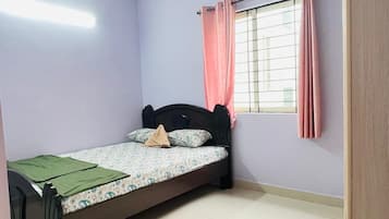 2 bedrooms, iron/ironing board, WiFi