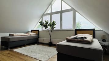 3 bedrooms, iron/ironing board, WiFi, bed sheets