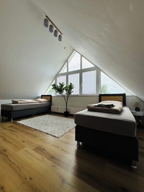 3 bedrooms, iron/ironing board, WiFi, bed sheets - Family home by the sea | 125m2 | beach | parking (Scharbeutz)