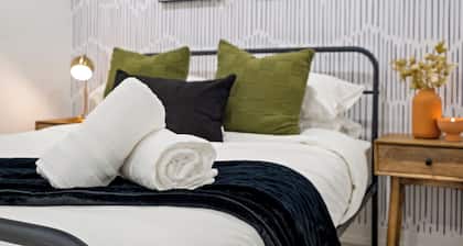 Furnished 1BR Basement | Workspace | Laundry | Parking | Ideal for Monthly Stays