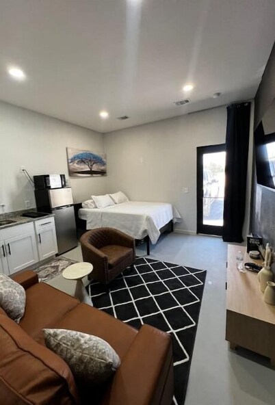 Crash Pad -Studio East Room