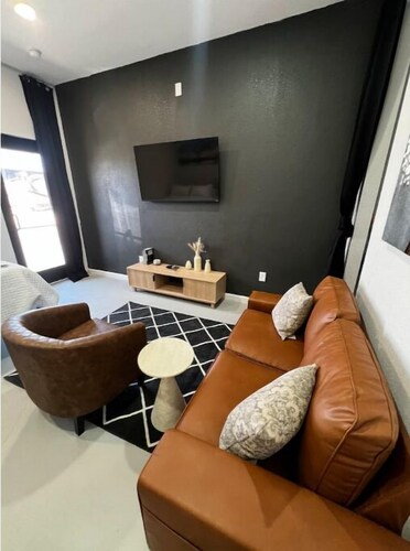 Crash Pad -Studio East Room