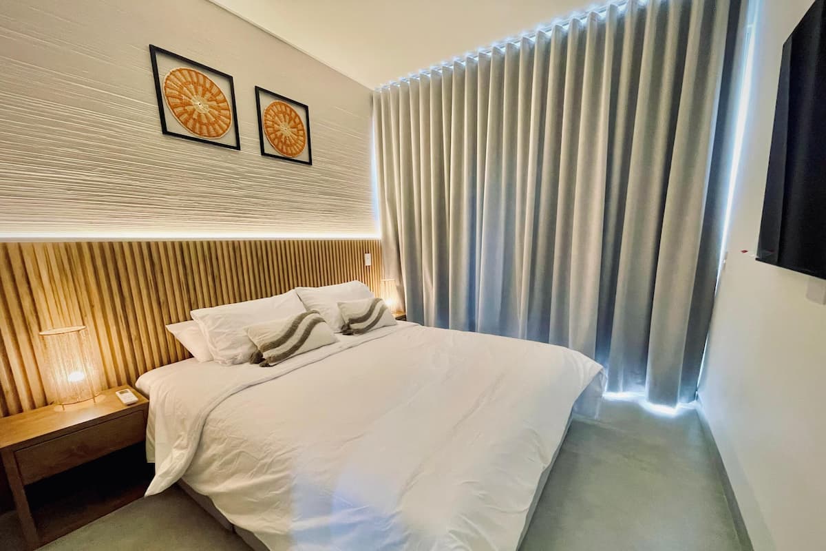 Apartment (1310E)
