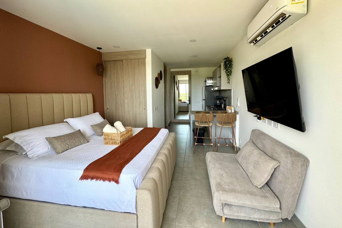 Apartment (614F)