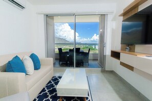 Studio suite (1605E) | Woonkamer | Een 30-cm smart-tv met digitale zenders