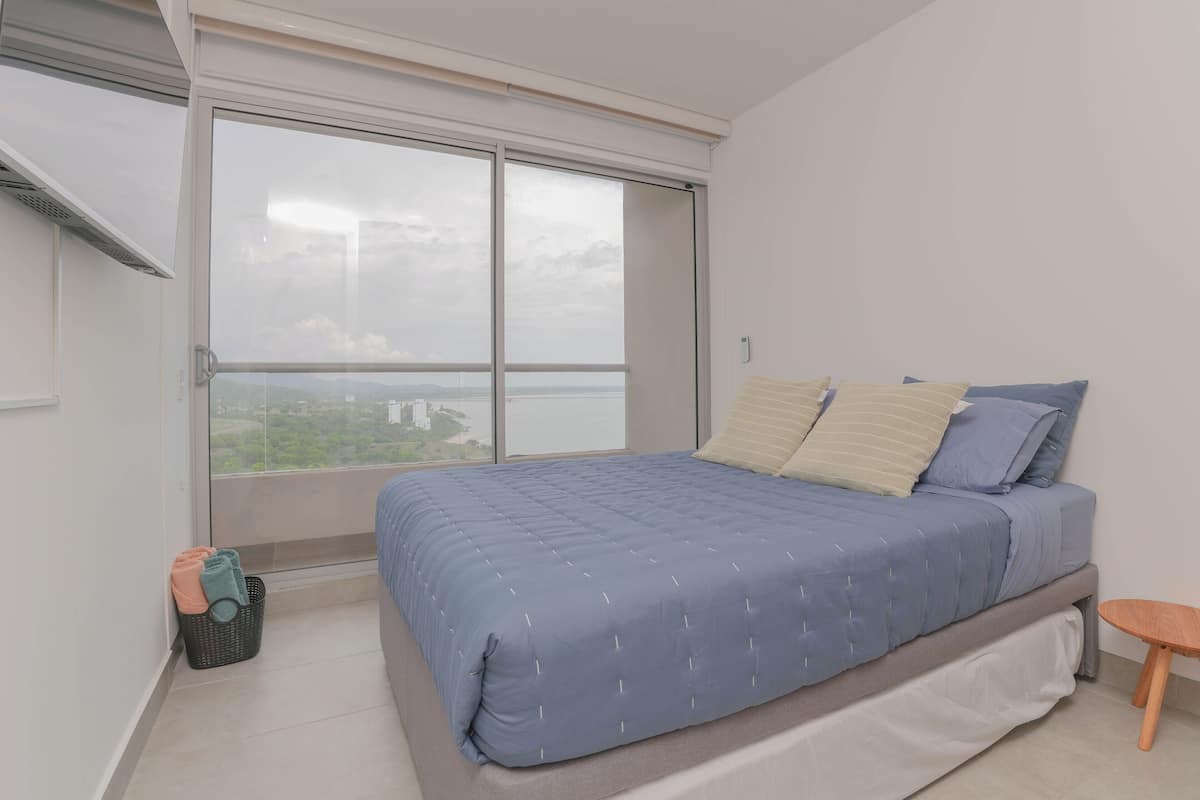 Apartment (1809E)