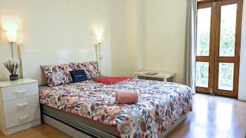 1 bedroom, desk, bed sheets