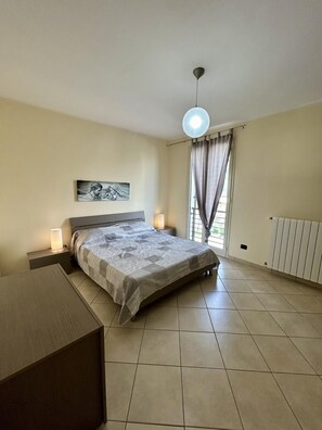 2 Schlafzimmer, Bügeleisen/Bügelbrett, Bettwäsche