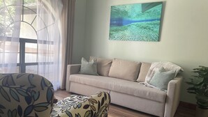 Smart TV, fireplace, books - 3-BR house, heated pool in charming Dunnellon with AC, WiFi. Pets ok with fee (Dunnellon)