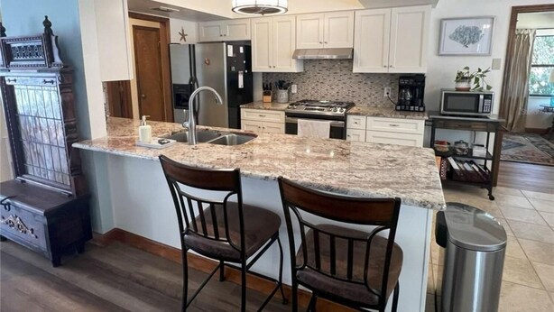 Coffee/tea maker, fridge, microwave, oven - 3-BR house, heated pool in charming Dunnellon with AC, WiFi. Pets ok with fee (Dunnellon)