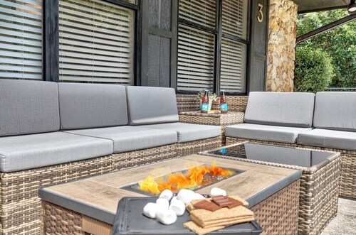 Cozy Guest House w Hot Tub, Firepit & Private