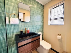 Dusche, Handtücher, Toilettenpapier