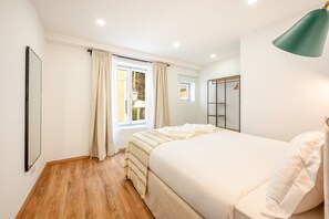 1 dormitorio, tabla de planchar con plancha, Internet y ropa de cama