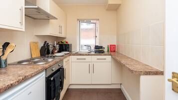 Kühlschrank, Mikrowelle, Ofen, Toaster