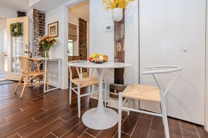 Dining - NEW - Cozy 1-bedroom apartment in Inman Park Atlanta! (Atlanta)