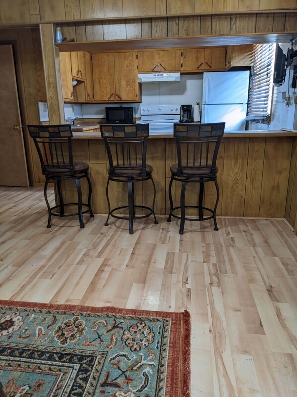 Private kitchen - Cozy rural cottage less than 10 minutes from Regional West Medical Center (Scottsbluff)