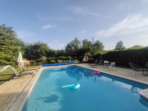 Maison Tilleul and its private swimming pool