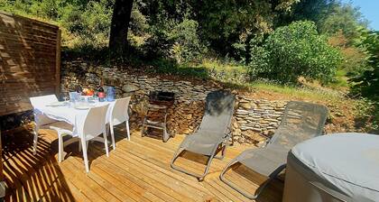 Private Jacuzzi, F2 garden apartment + separate rupestral room. Near Sarlat