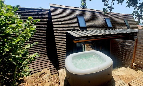 Jacuzzi privé, logement F2 jardin + chambre rupestre indépendante. Proche Sarlat