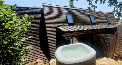 Jacuzzi privé, logement F2 jardin + chambre rupestre indépendante. Proche Sarlat