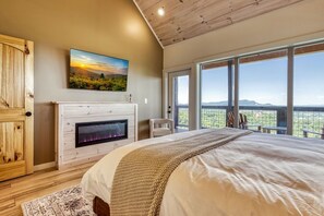 3 slaapkamers, een strijkplank/strijkijzer, wifi, beddengoed