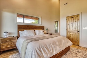 3 habitaciones, tabla de planchar con plancha, wifi y ropa de cama 