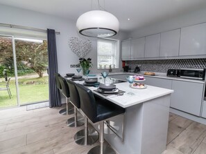 Lava-louças, talheres/pratos/utensílios de cozinha